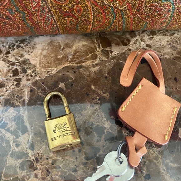 Etro Milano VINTAGE Made in Italy paisley purse EUC w/luggage tag, key & lock - Picture 8 of 16